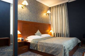 Люкс с видом на город в Отеле Hotel Astoria Tbilisi